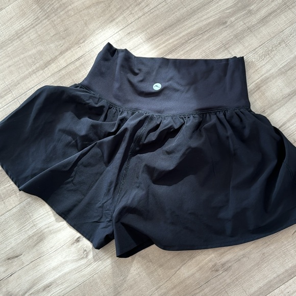 Women’s small black flowy shorts over booty shorts - Picture 2 of 2